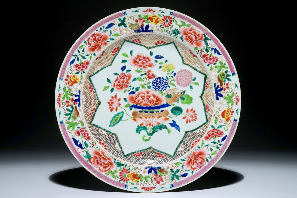 A Chinese famille rose charger with a central flower basket, Yongzheng/Qianlong