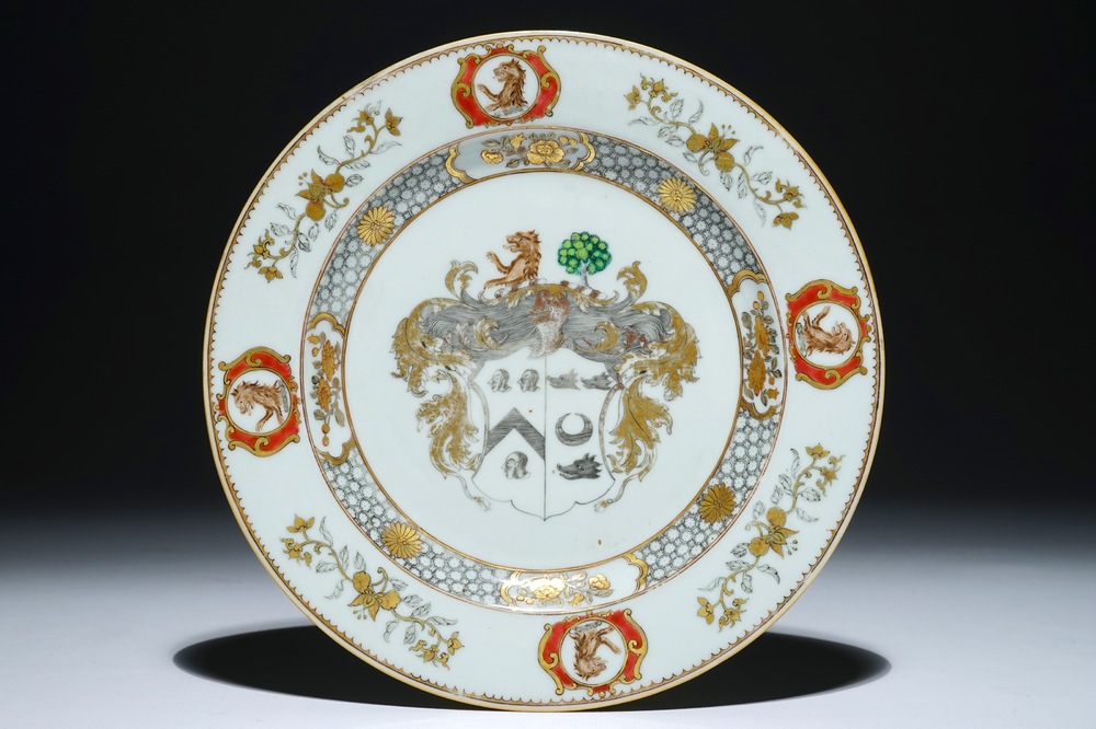 Een Chinees export wapenbord met wapen van "More Impaling Hog", Qianlong