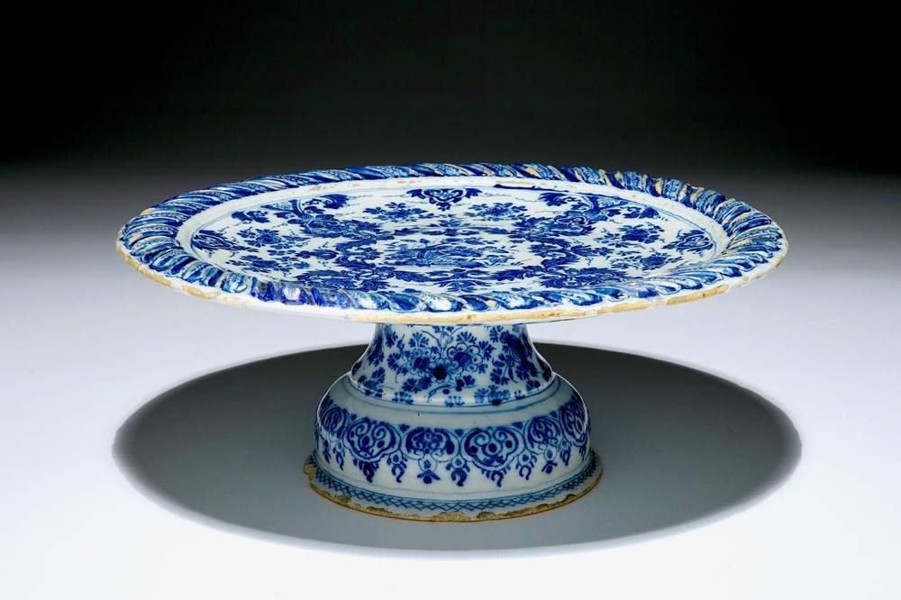 Un tazza en fa&iuml;ence de Delft bleu et blanc, vers 1700