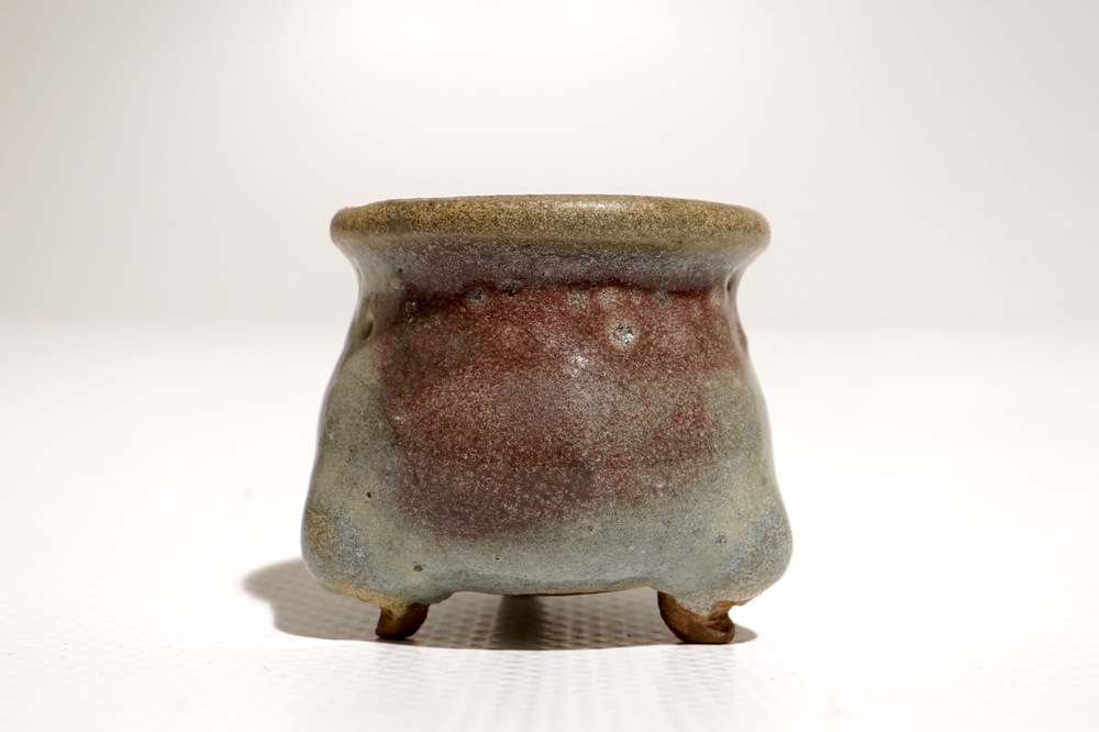 Un petit br&ucirc;le-parfum de type junyao, Chine, poss. Ming