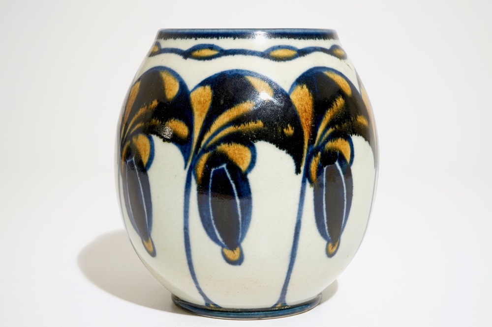Un vase en gr&egrave;s, Charles Catteau pour Boch Fr&egrave;res Keramis, ca. 1925