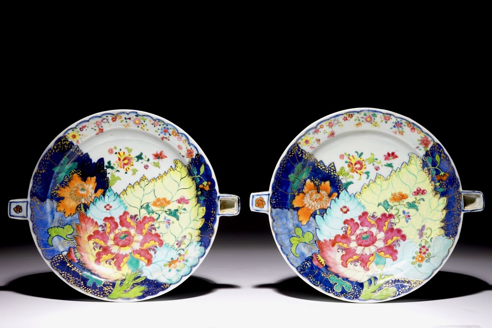 Une paire de rechauds &agrave; d&eacute;cor &ldquo;Feuille de Tabac&rdquo; en porcelaine de Chine famille rose, Qianlong