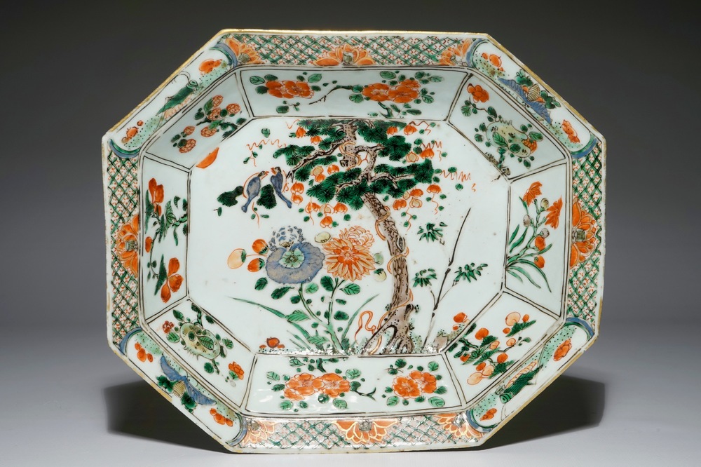 Een Chinese famille verte hexagonale diepe schaal, Kangxi