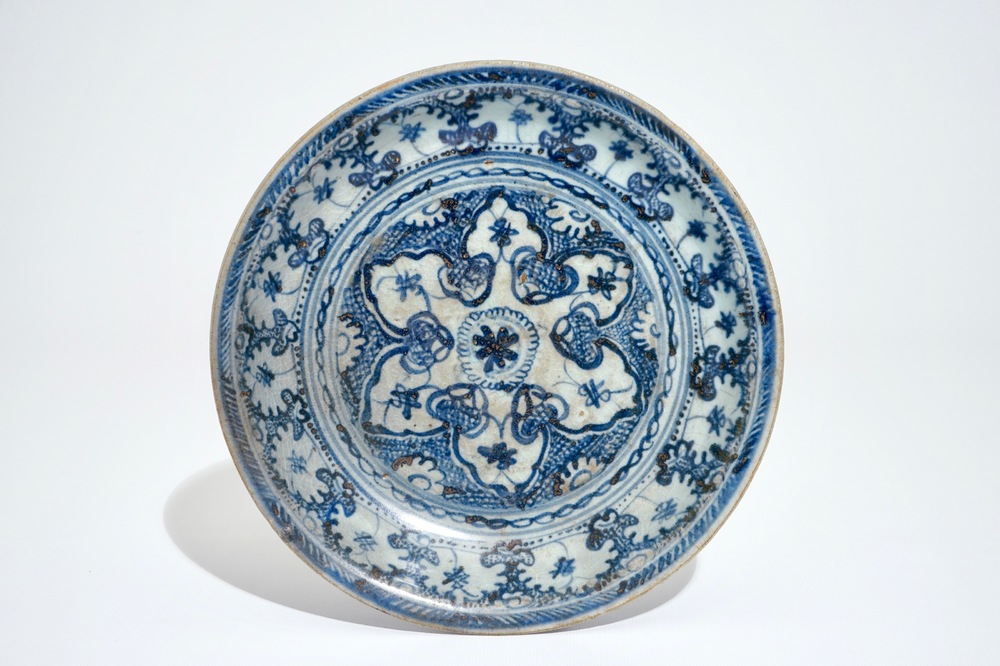 A Chinese blue and white ornamental plate, Ming, Hongzhi