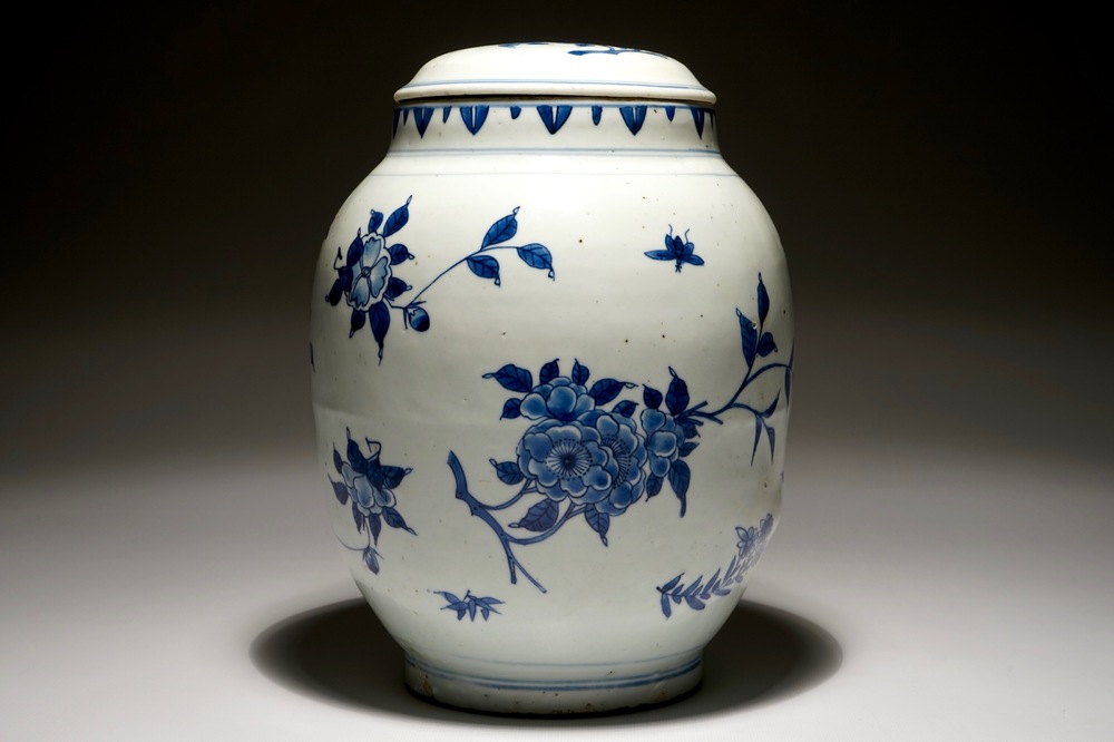 A Chinese blue and white ovoid jar and cover with floral sprigs, Transitional period, Chongzhen