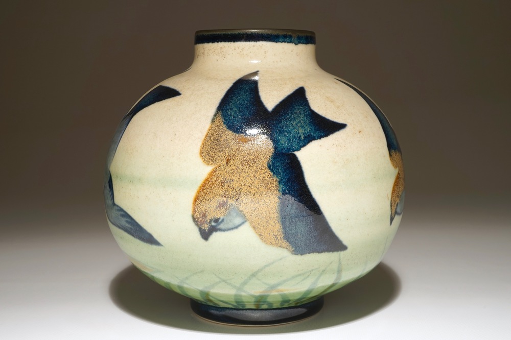 Un vase en gr&egrave;s aux oiseaux stylis&eacute;s, Charles Catteau pour Boch Fr&egrave;res Keramis, ca. 1930