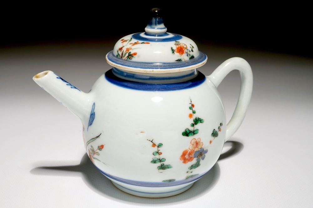 A Chinese famille verte teapot and cover, Kangxi