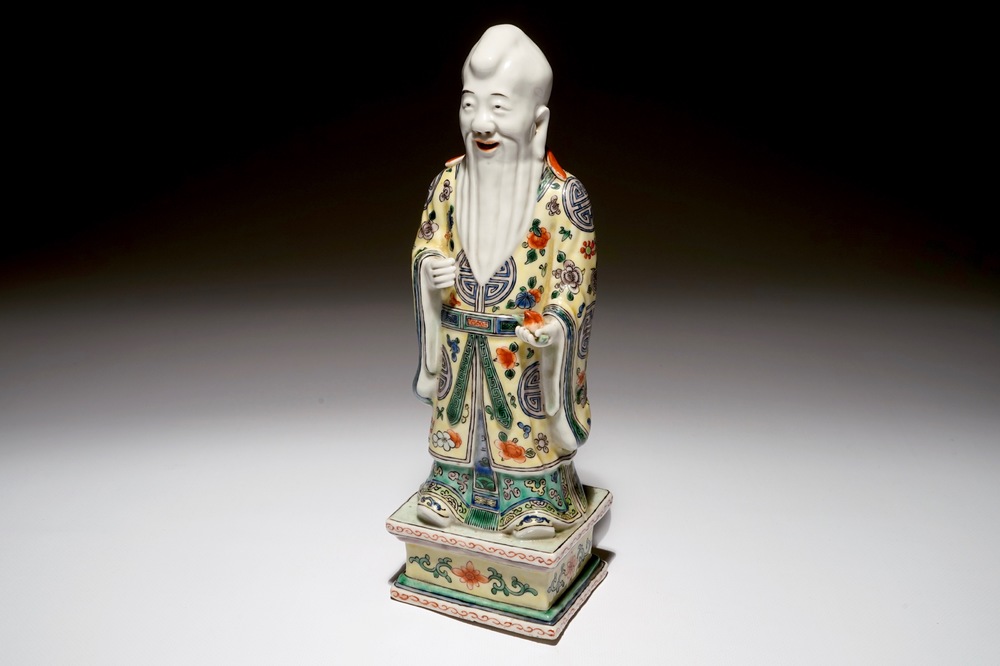 Un mod&egrave;le d'un Shou Lao en porcelaine de Chine famille verte, 19&egrave;me