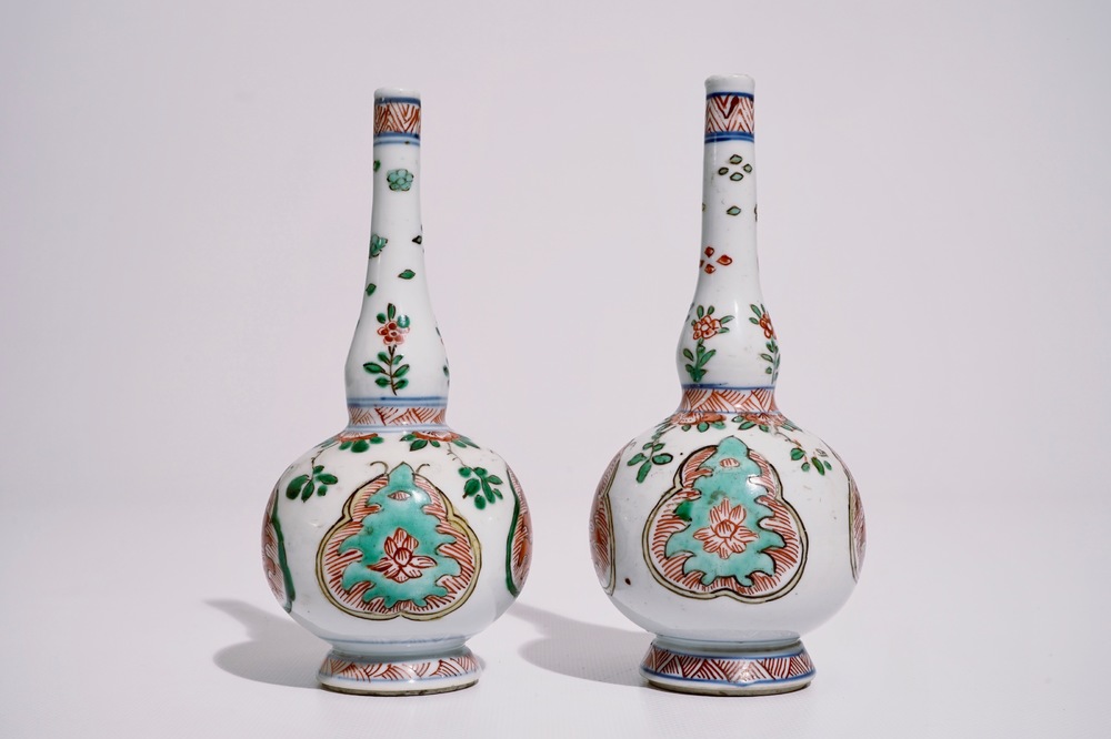 Een paar Chinese famille verte watersprenkelaars, Kangxi
