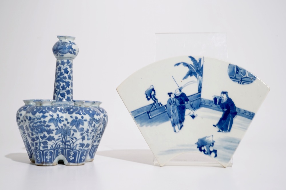 A Chinese blue and white tulipiere and a fan-shaped plaque, 19th C.