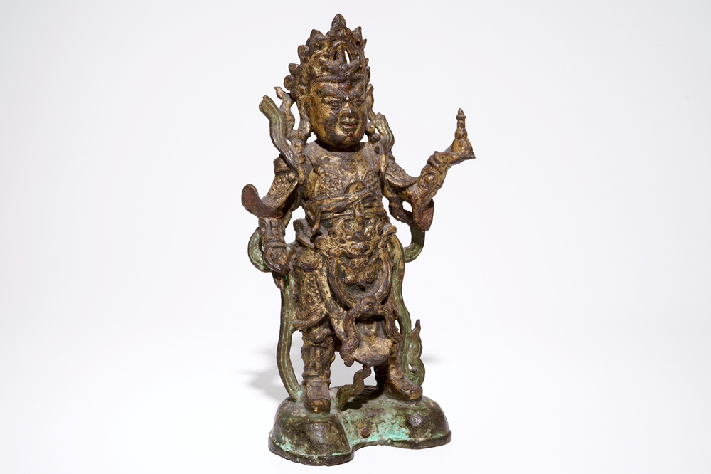 Une grande figure en bronze dor&eacute;, traces de polychrome, Ming