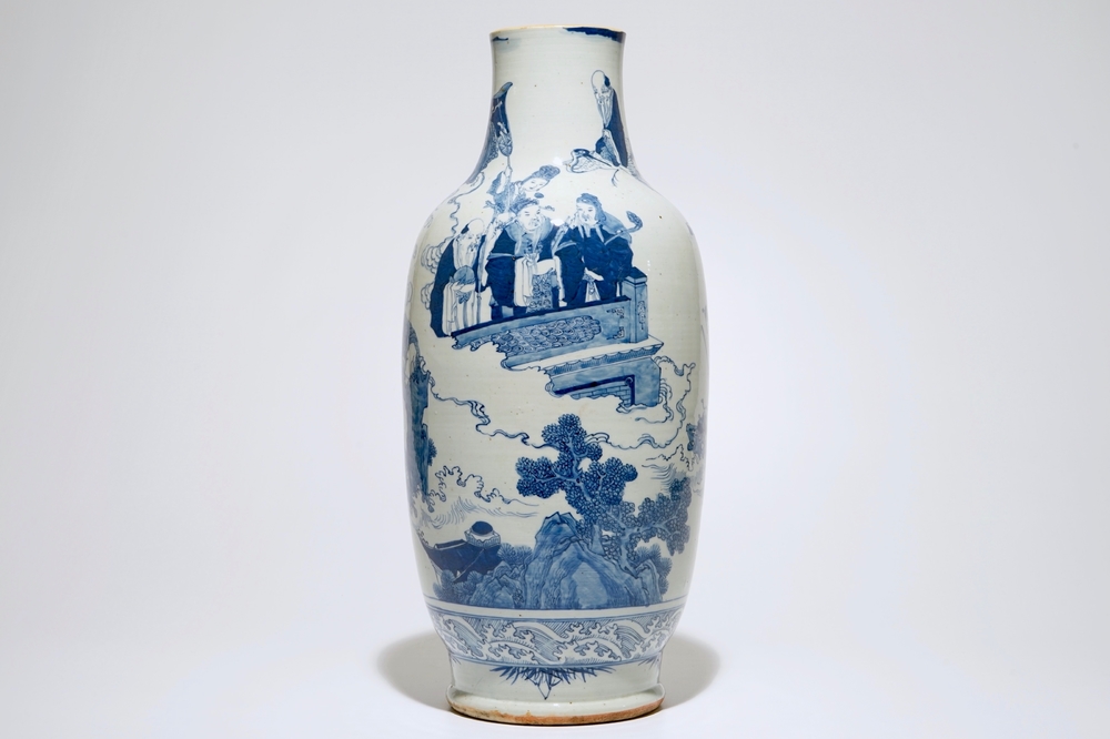 Un vase en porcelaine de Chine bleu et blanc avec Liu Hai et le crapaud, 19&egrave;me