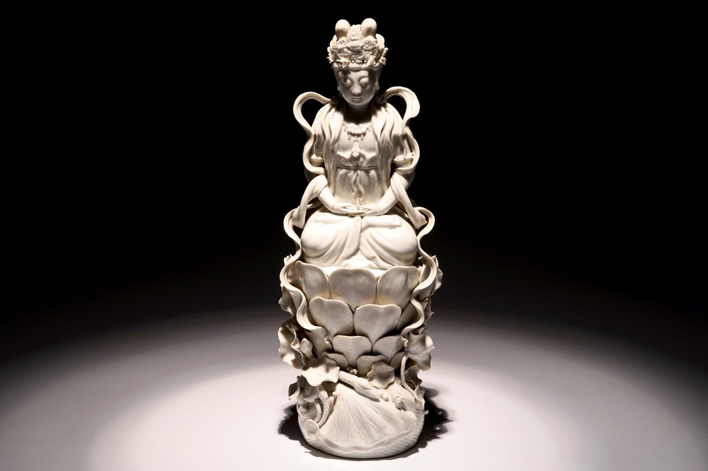 A tall Chinese Dehua blanc de Chine Guanyin seated on a lotus flower, 19/20th C.