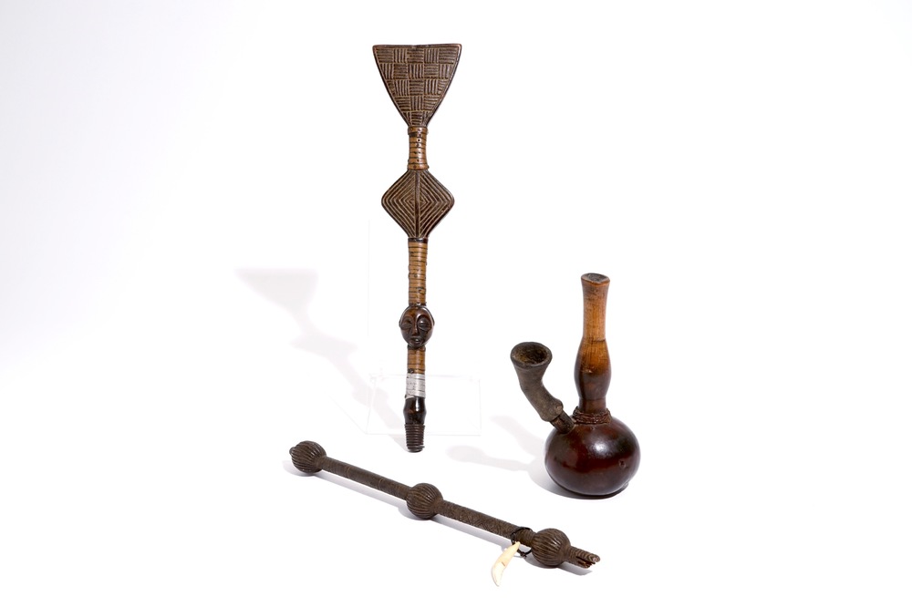 Une pipe et deux b&acirc;tons sculpt&eacute;s, Luba et Bakongo, R.D. Congo, 1&egrave;re moiti&eacute; du 20&egrave;me