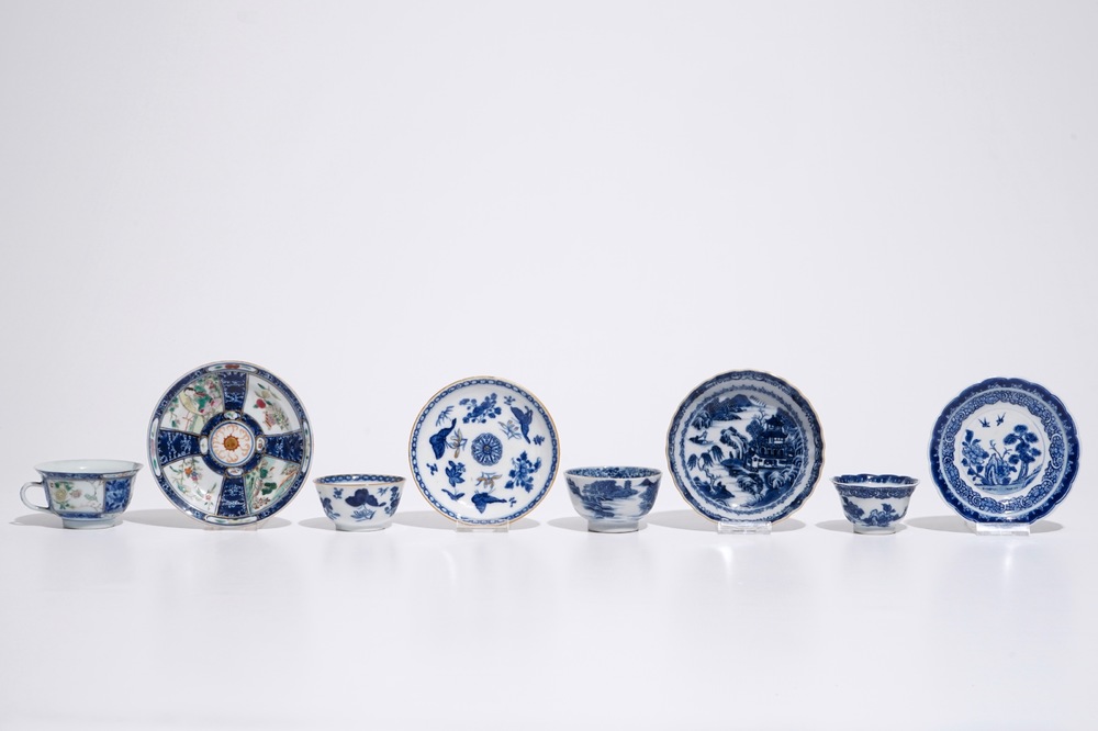 Four Chinese famille rose and blue and white cups and saucers, 18/19th C.