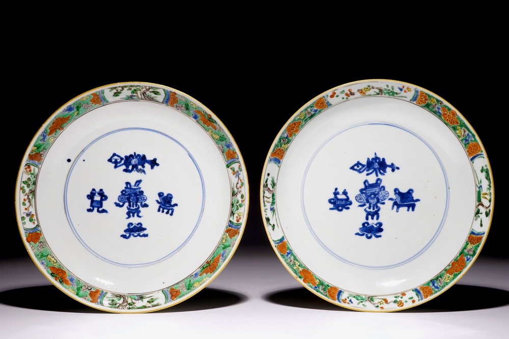 Een paar Chinese famille verte borden, Kangxi