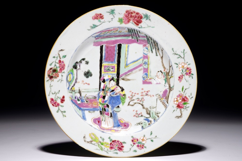 Een Chinees famille rose bord "De Romance van de Westelijke Kamer", Yongzheng