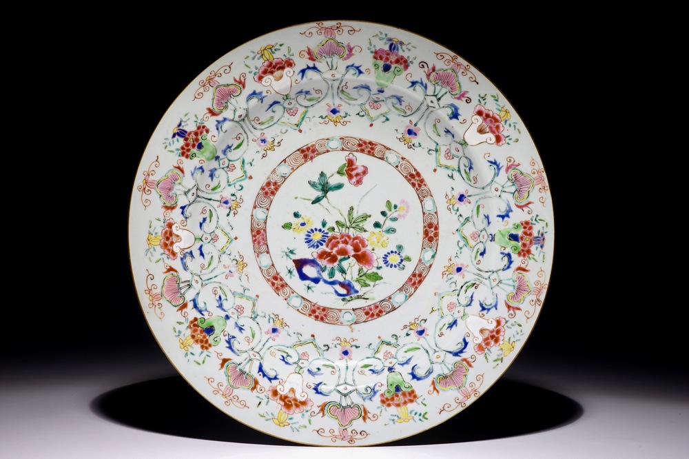 A large Chinese famille rose dish with a central flower medallion, Yongzheng/Qianlong