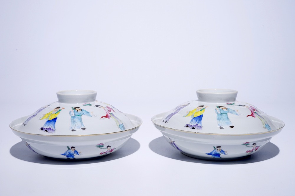 Une paire de bols couverts en porcelaine de Chine famille rose, marque et prob. &eacute;poque de Guangxu, 19/20&egrave;me