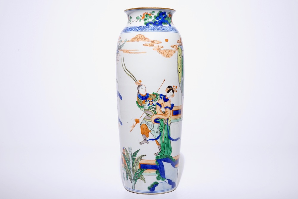A Chinese famille verte rouleau vase in Kangxi-style, 19th C.