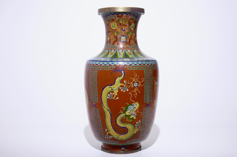A large Chinese cloisonn&eacute; "Dragons" vase, 19/20th C.