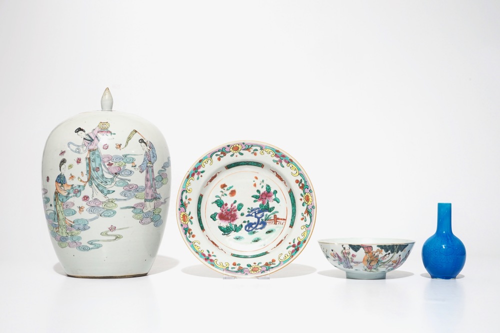 Een gevarieerd lot Chinees famille rose en monochroom porselein, 19/20e eeuw