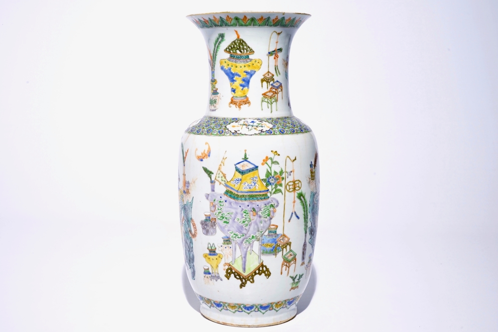 A Chinese Canton verte vase with incense burners, 19th C.