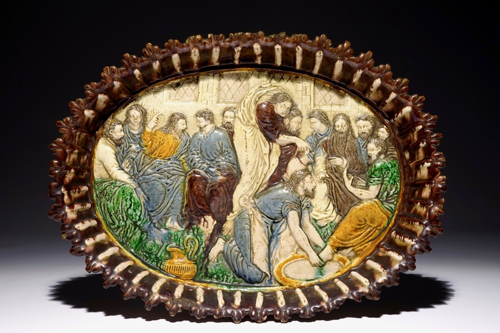 Un plat ovale sur pi&eacute;douche dans le style de Palissy &agrave; d&eacute;cor du Lavement des pieds, 17&egrave;me