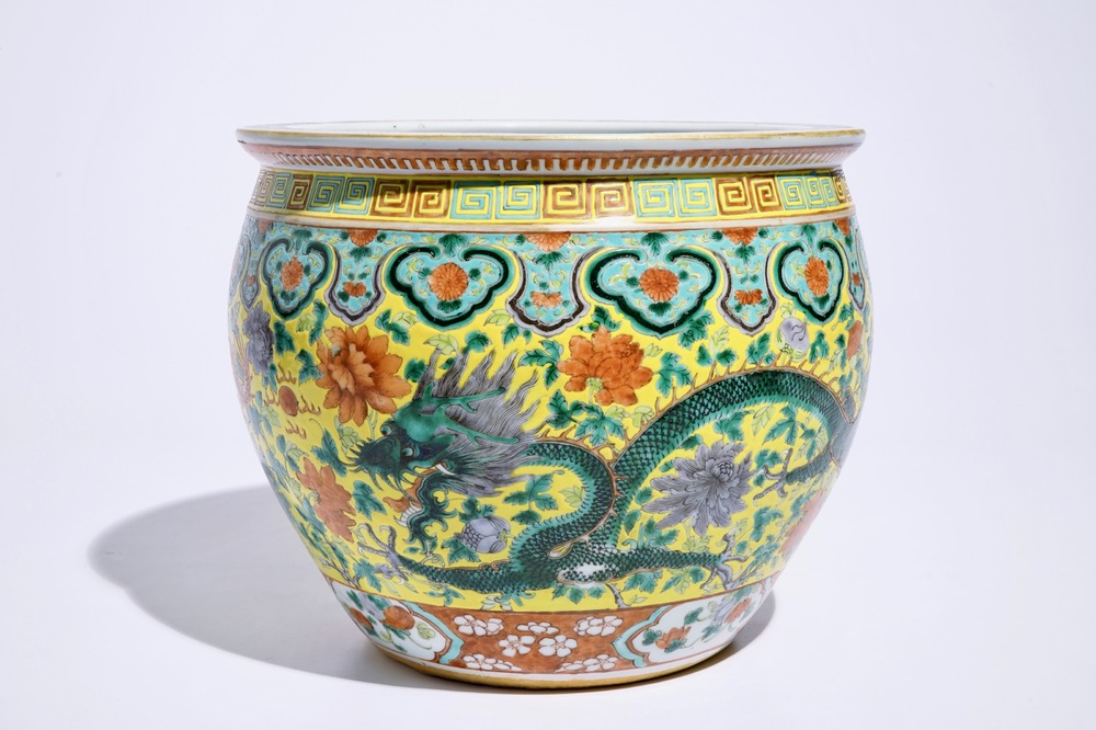 A small Chinese famille verte fish bowl with dragons on a yellow ground, 19th C.