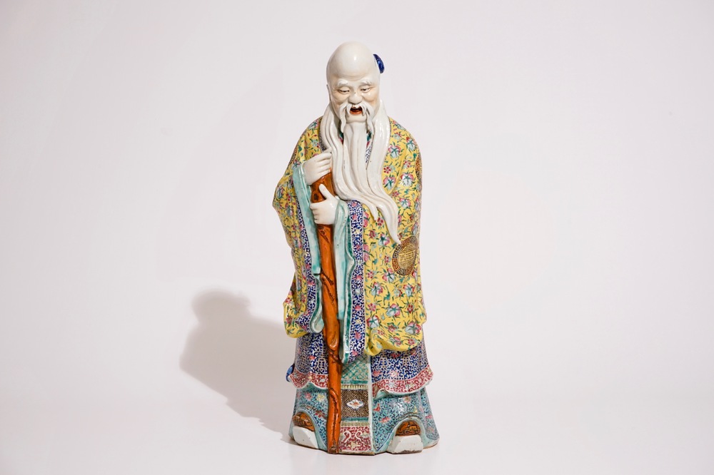 Een grote Chinese famille rose figuur van Shou Lao, 19e eeuw