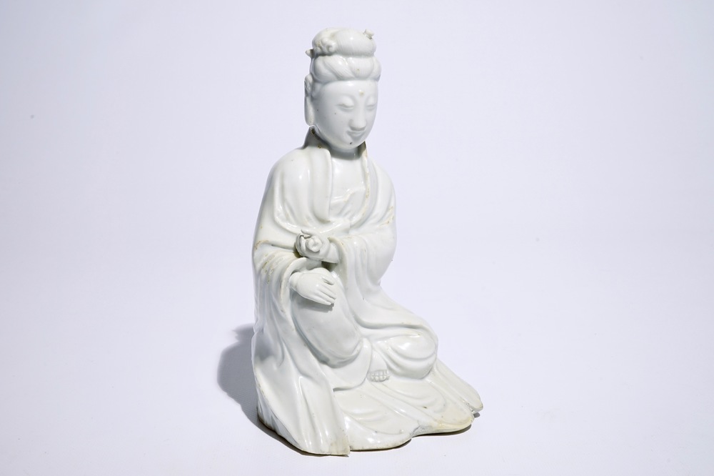 A Chinese Dehua blanc de Chine model of Guanyin, 18/19th C.