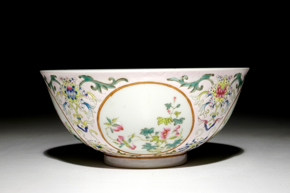 A Chinese famille rose bowl with floral medallions, Daoguang mark, 19/20th C.