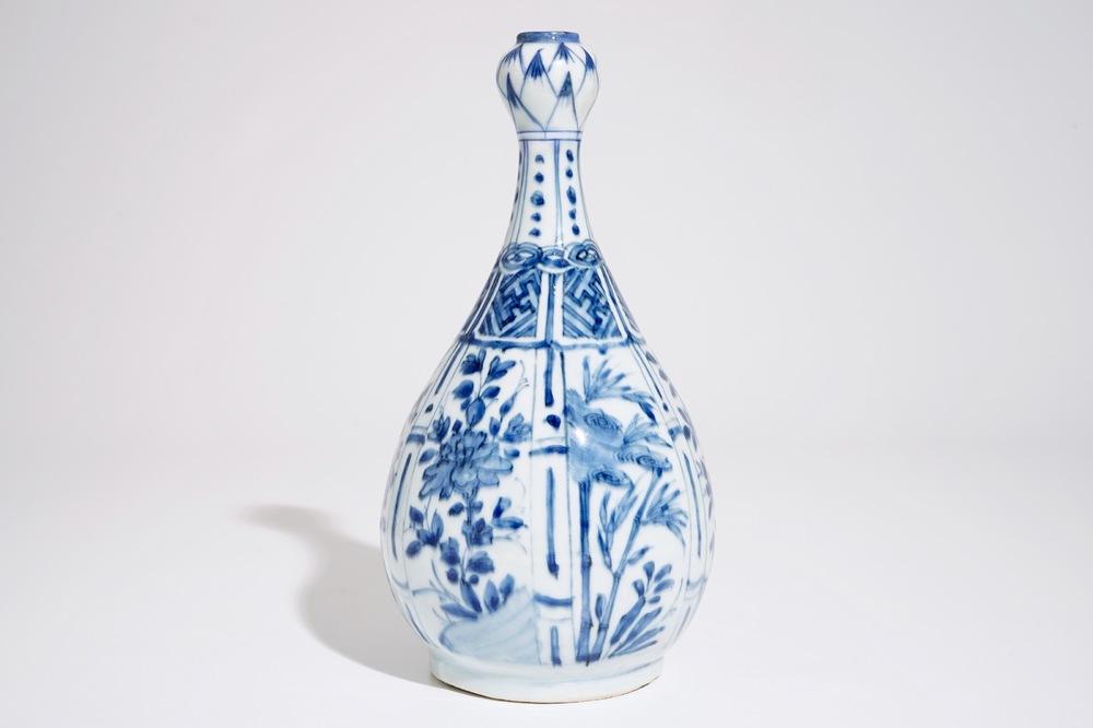 A Chinese blue and white garlic-head bottle vase, Ming, Wanli