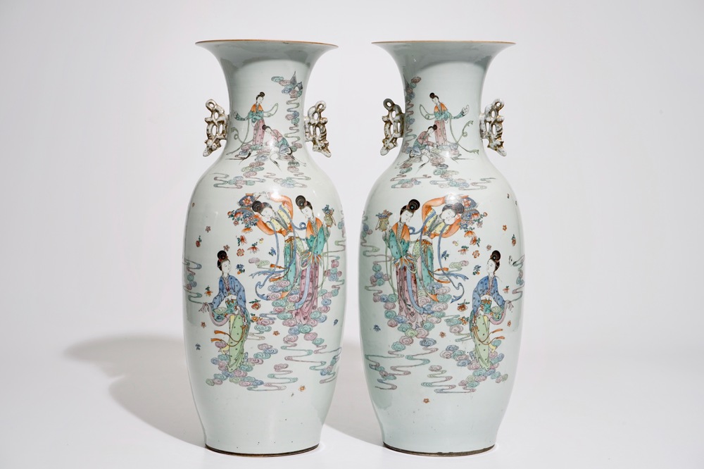 A pair of Chinese famille rose vases with female immortals, 19/20th C.