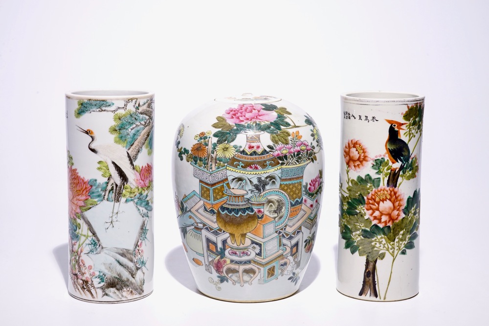 Two Chinese qianjiang cai hat stands and a jar with cover, 19/20th C.