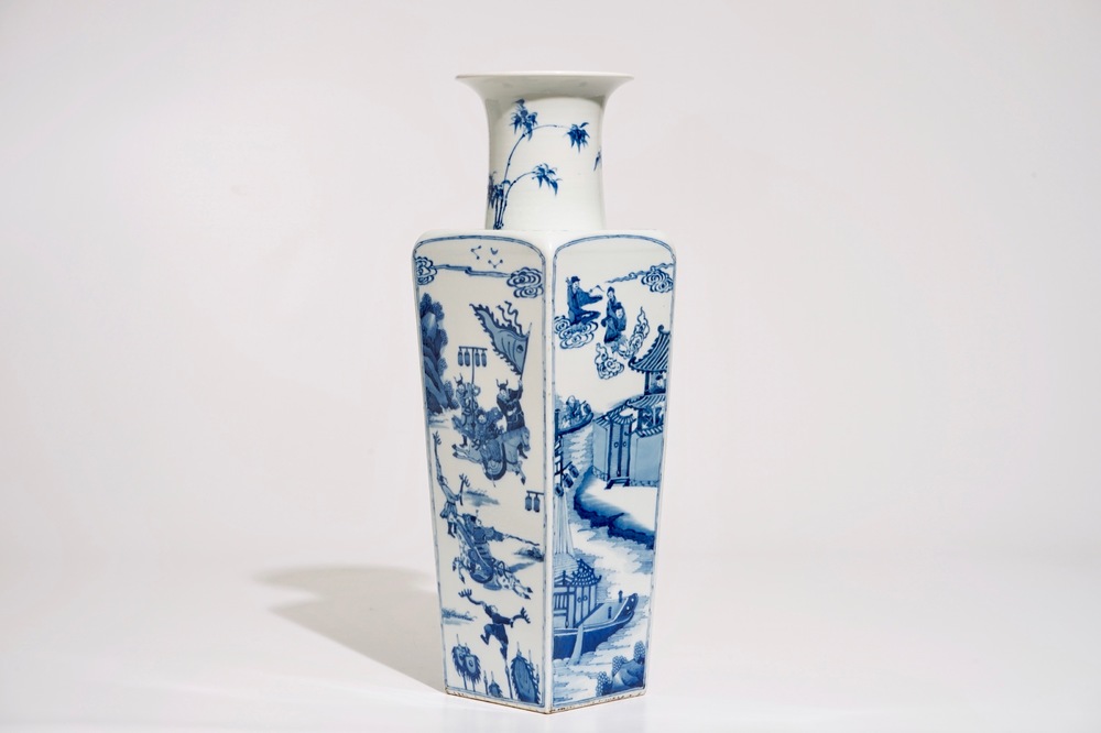Een blauw-witte vierkante Chinese vaas, Kangxi merk, 19/20e eeuw