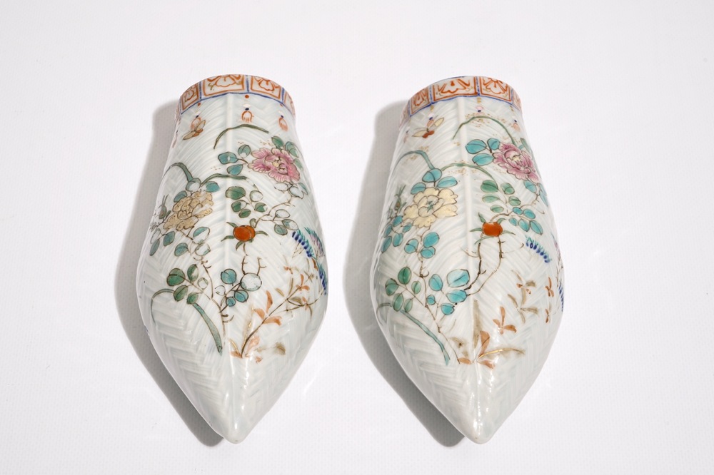 A pair of Chinese famille rose wall pocket vases, 18/19th C.