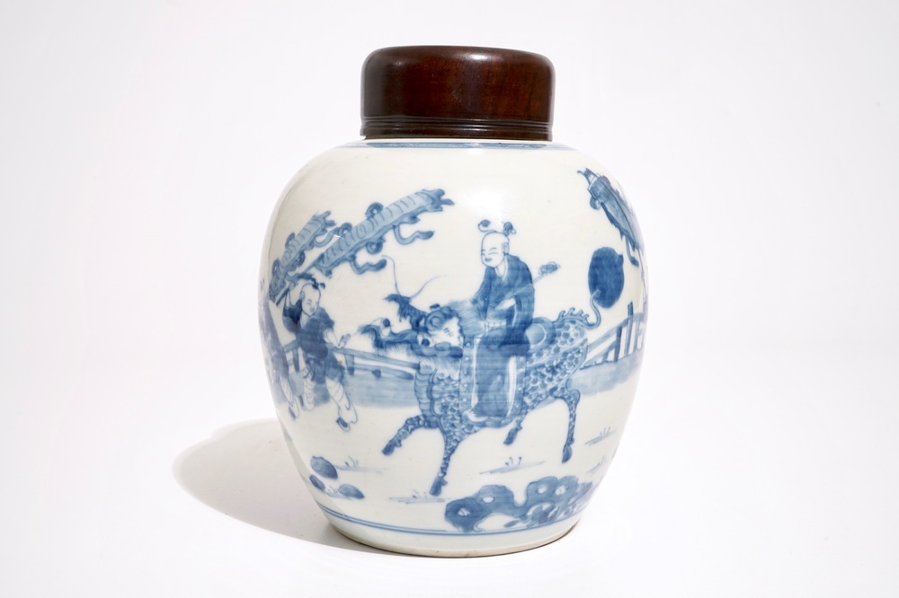 Een Chinese blauw-witte gemberpot met spelende zotjes, Kangxi
