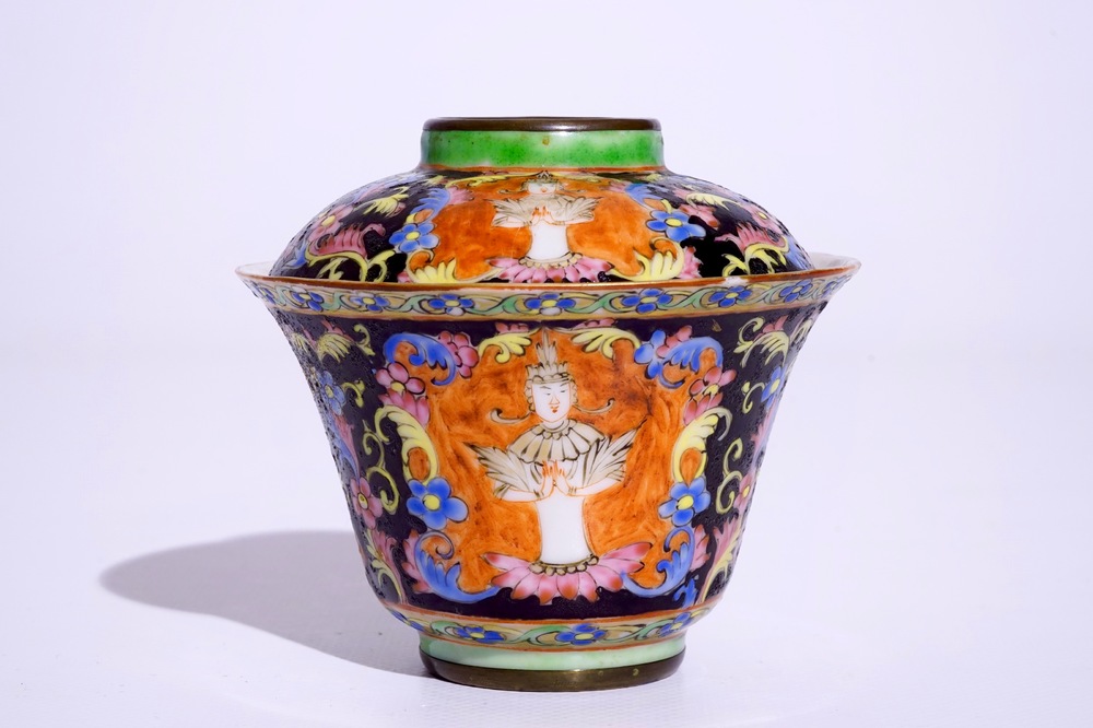Un bol et son couvercle en porcelaine de Chine Bencharong pour le march&eacute; thai, 19/20&egrave;me
