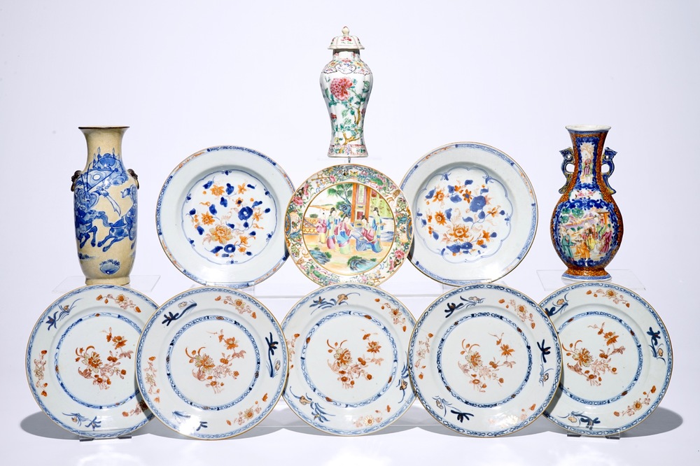 Un lot vari&eacute; en porcelaine de Chine famille rose, bleu et blanc et de style Imari, 18/19&egrave;me