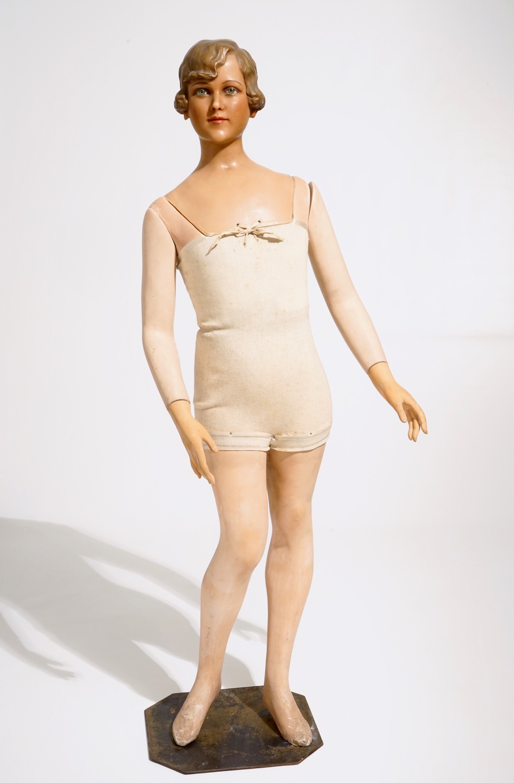 Un mannequin belge &agrave; t&ecirc;te en cire d'une fille, Bruxelles, vers 1930