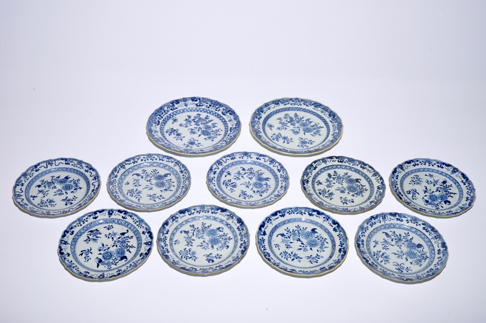 Two Chinese blue and white dishes and nine plates, Qianlong
