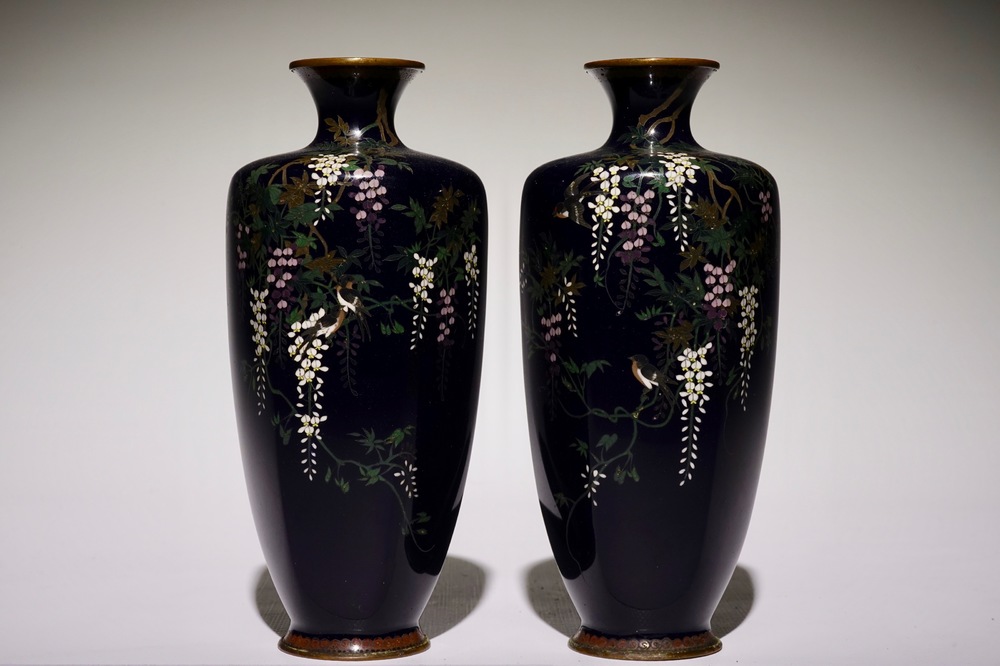 Une paire de vases en cloisonn&eacute;, Japon, Meiji, 19&egrave;me