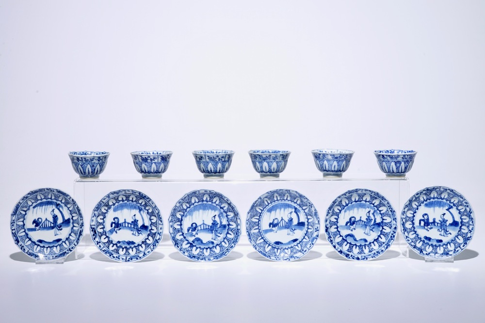 Six tasses et soucoupes en porcelaine de Chine bleu et blanc, Kangxi