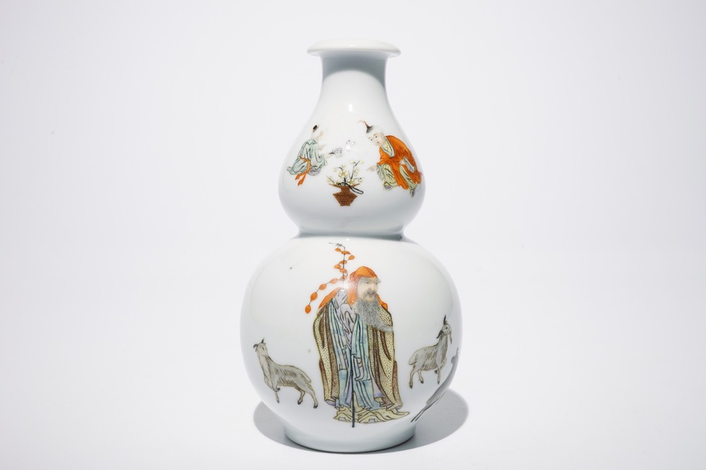 A Chinese famille rose double gourd vase, Hongxian mark, 20th C.