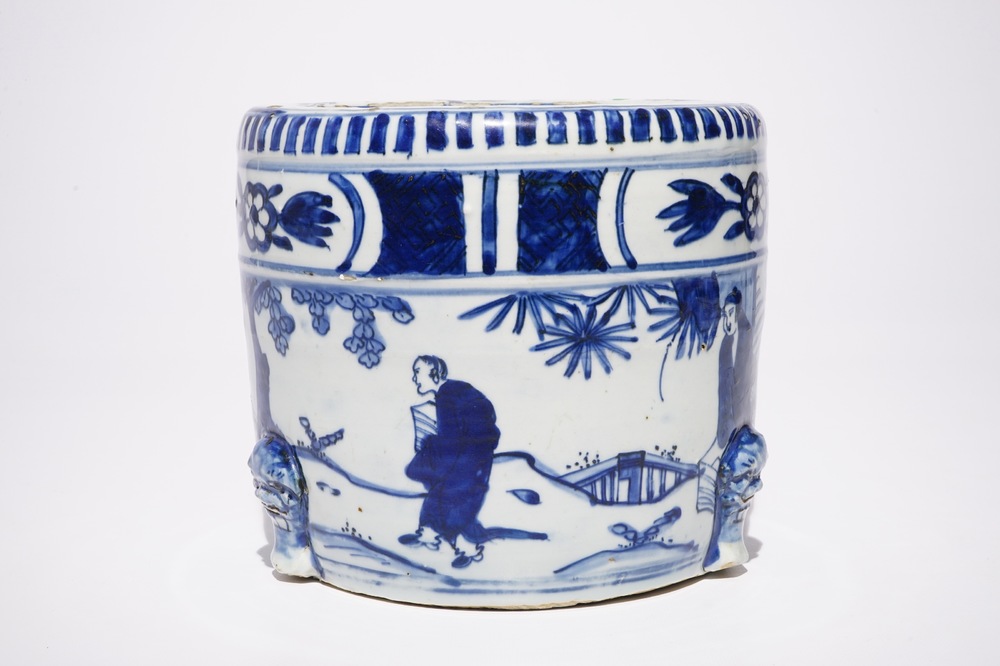 Een Chinese blauw-witte wierookbrander, Ming, Wanli