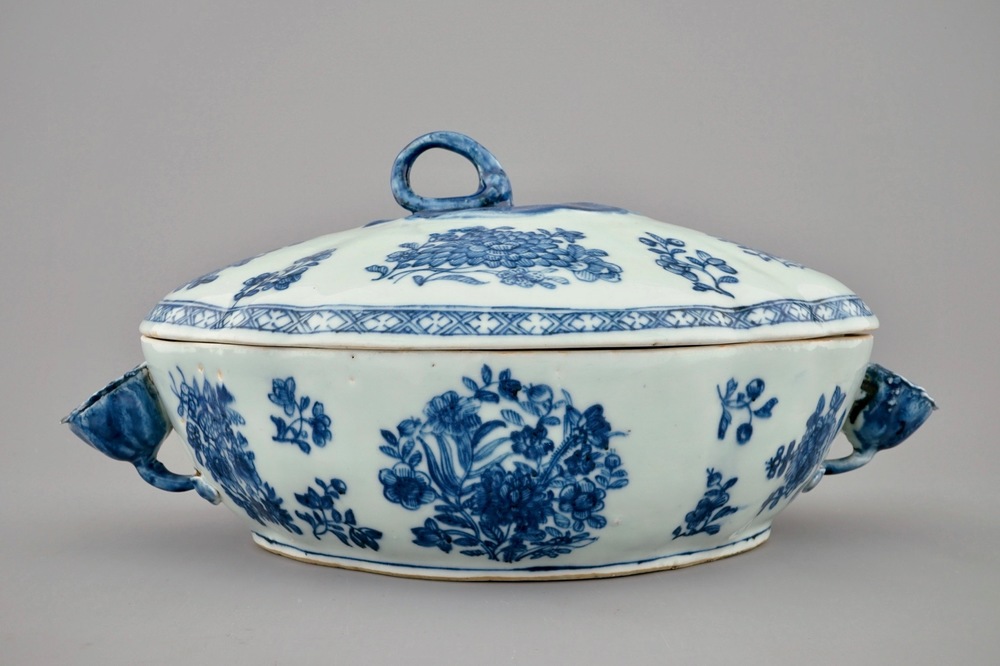 A Chinese blue and white tureen and cover, Qianlong
