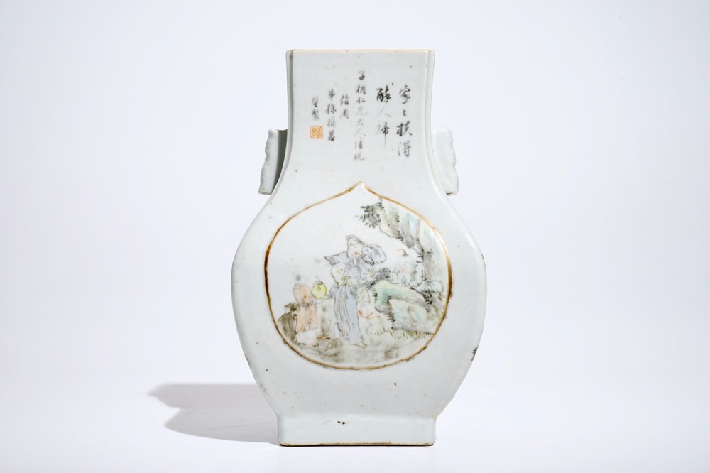 Een Chinese qianjiang cai fanghu vaas, 19/20e eeuw