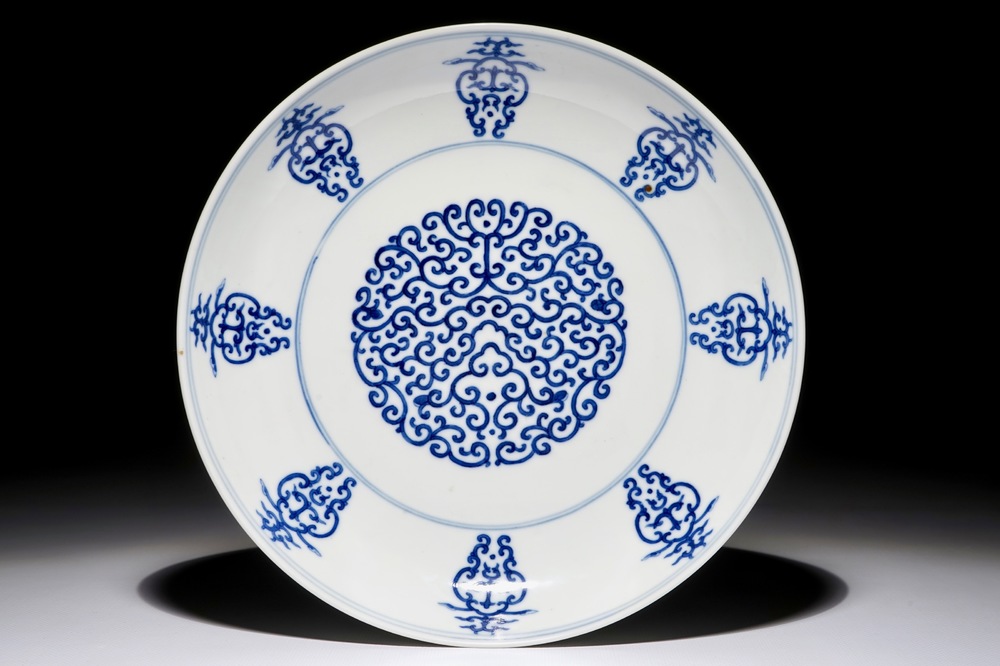 A Chinese blue and white &ldquo;Shou&rdquo; plate, Tongzhi mark, 19/20th C.