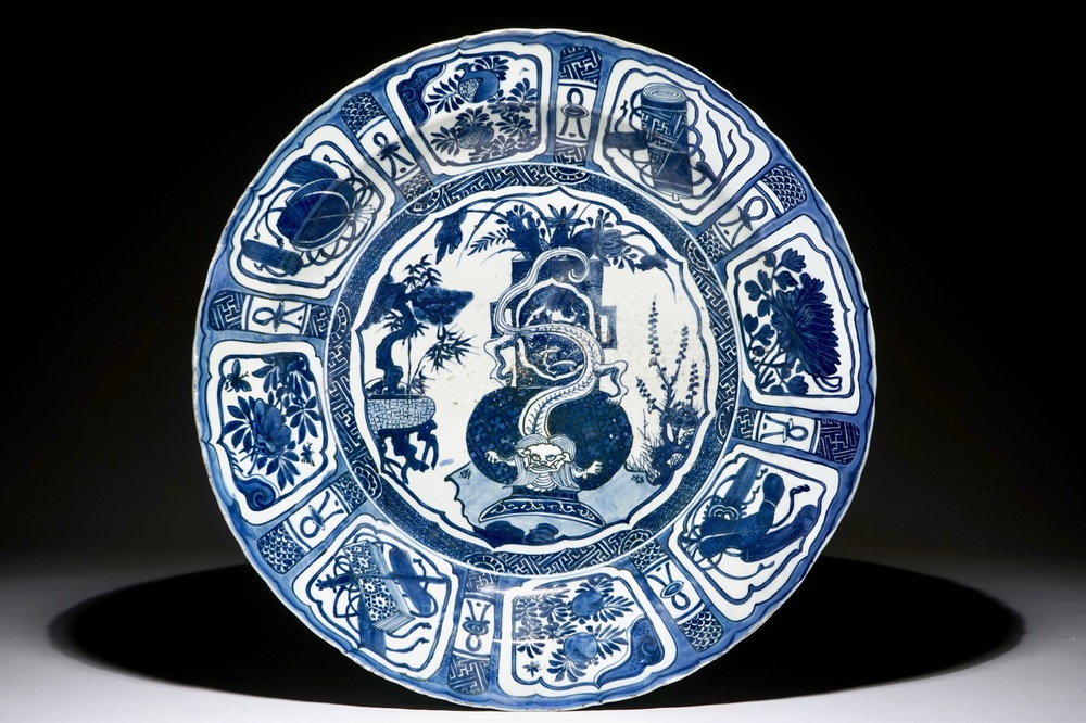 A very large Chinese blue and white kraak porcelain charger with a dragon, Wanli